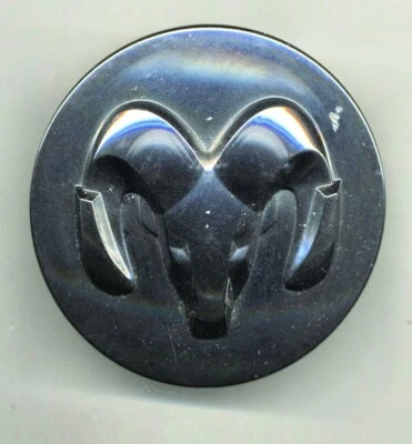 Tapa central cromada Dodge Ram pieza OEM #52013762AA - 2,5" diámetro Foto 1 de 2