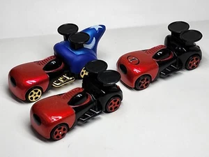 Set 3 x Disney Racers - Mickey Mouse & Sorcerer Mickey 1:64 Diecast Race Cars - Imagen 1 de 12