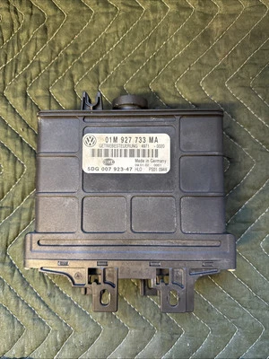 Volkswagen Jetta 2004 Genuine Electric Control Unit OEM - Image 1 of 4