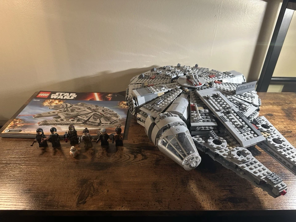 LEGO Star Wars 75105 Halcón Milenario 100 % completo con instrucciones Foto 1 de 4