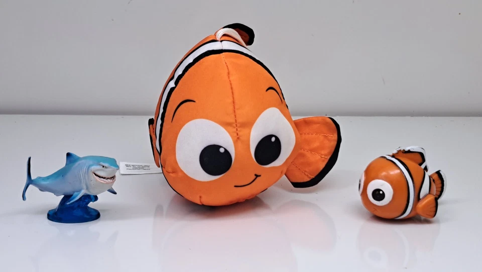 Mini peixe bicho de pelúcia Disney Pixar Finding Dory Nemo da Bandai  - Imagem 1 de 4