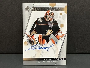 2022-23 Mazo Superior SP Auténtico Lukas Dostal Futuro Reloj Autógrafo ¡Tarjeta de Hockey! - Imagen 1 de 14