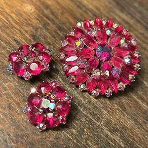 Vintage Brooch & Earrings Set Estate Jewelry Ruby Red Color - Picture 1 of 19