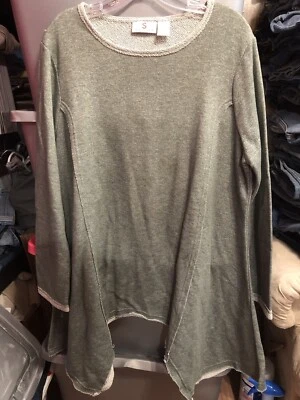 OSO Casuals Women Green Sweatshirt 1X Shark bite Hem - Image 1 of 3