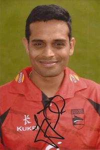 LEICESTERSHIRE * JIGAR NAIK SIGNED 6x4 PORTRAIT PHOTO + COA - Bild 1 von 1