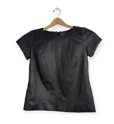 Blusa MILLY Cuero Cordero Negro Serpiente Repujado Espalda Completa Cremallera Manga Corta 4 $425 Foto 1 de 4