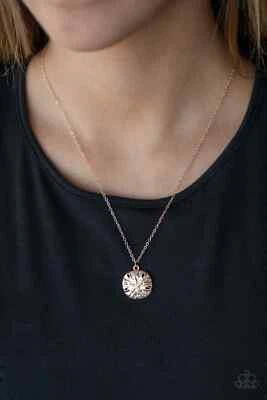 Collar Paparazzi SAND DOLLAR SHORES ORO ROSA Foto 1 de 2