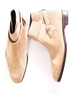 $1,050 Salvatore Ferragamo - Botines de gamuza con hebilla neutra - 13 D Foto 1 de 4