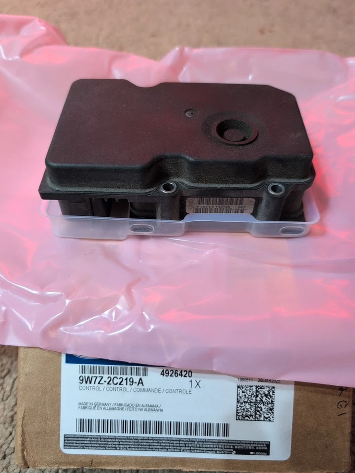 Core 9W7Z-2C229-A  2009-11 Ford Crown Vic Grand Marquis Town Car ABS Module - Image 1 of 1