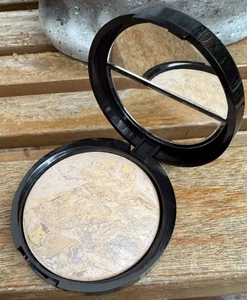 LAURA GELLER Baked Balance-n-Brighten Colour Correcting Foundation Medium Neu - Bild 1 von 4