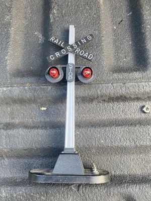 Lionel No. 154 Railroad crossing Signal, Works - Image 1 of 3
