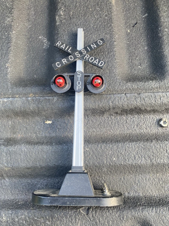 Lionel No. 154 Railroad crossing Signal, Works - Image 1 of 3