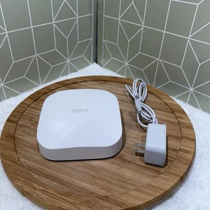 Eero Pro 6 model nr K010001 z akordem mocy - Zdjęcie 1 z 5