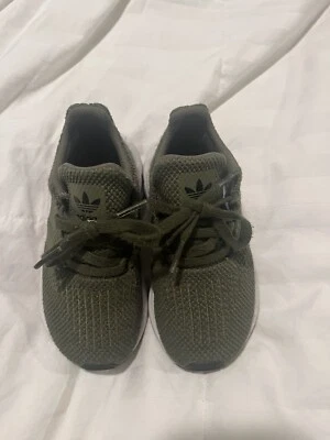 Adidas niño unisex verde oliva talla 8 nuevo sin caja Foto 1 de 4