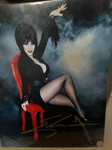 Firmado por Elvira 8x10 - Imagen 1 de 1