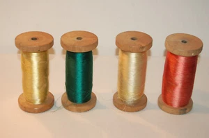 4 anciennes grandes bobines de fil  de soie  en bois mercerie  12 cm - Afbeelding 1 van 2