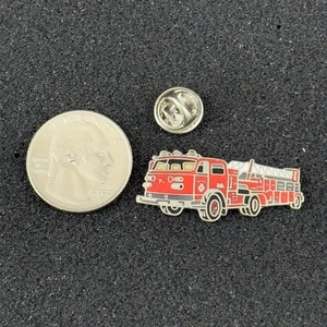 Pinback vintage de camión de bomberos escalera esmalte rojo tono plata #51058 - Imagen 1 de 2