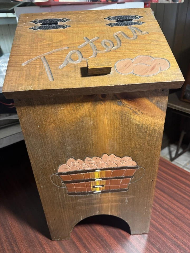 Caixa de armazenamento vintage de madeira “Taters” caixa de armazenamento rústica pintada à mão ventilada - Imagem 1 de 4