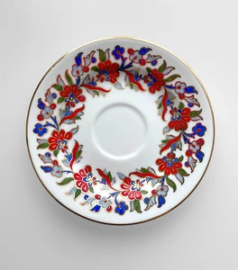 Floral Painted Saucer with Gold Details - Porcelain Dish for Tea & Coffee Lovers - Picture 1 of 8