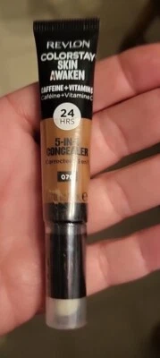 Corrector Revlon ColorStay Skin Awaken 5 en 1 con cafeína #076 sellado caramelo Foto 1 de 2