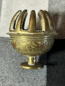 Campana/templo de oración vintage de latón grabado con garra de elefante usado - Imagen 1 de 7