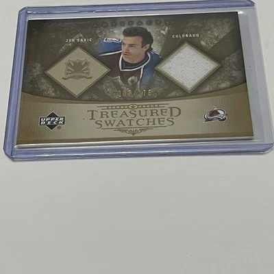 Artefactos de cubierta superior 2005-06 - muestras atesoradas Joe Sakic #TS-JS/275 (MEM) Foto 1 de 4