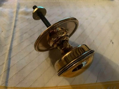 Uma maçaneta de porta central de bronze antiga recuperada decoração de móveis (EBZ95) - Imagem 1 de 4