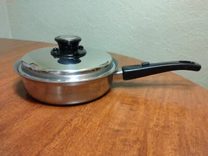 Health Craft 5 Ply Magnetic Surgical Steel Skillet 8 1/2" 1 1/2qt w/Vented Lid - Picture 1 of 14