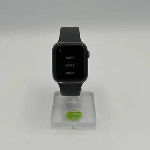 Apple Watch Series 4 44 mm en aluminium noir débloqué GPS uniquement - Photo 1 sur 5