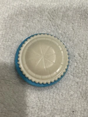 De colección Barbie Dream House Refrigerador Comida 1978 Pastel Plato Azul Raro Foto 1 de 4