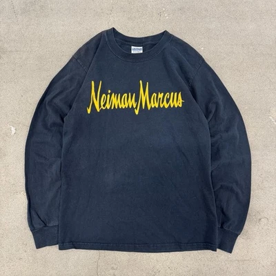 Camiseta De Colección Años 90 Neiman Marcus Logo Carpa Manga Larga Negra Para Hombre Pequeña’s Foto 1 de 4