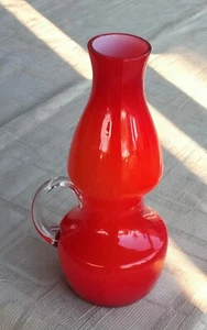 VINTAGE 60s TONED RED & ORANGE CASED GLASS VASE WITH HANDLE 23CM TALL - Picture 1 of 9