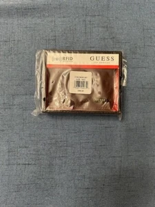 GUESS Men's RFID Chavez Passcase - Picture 1 of 4