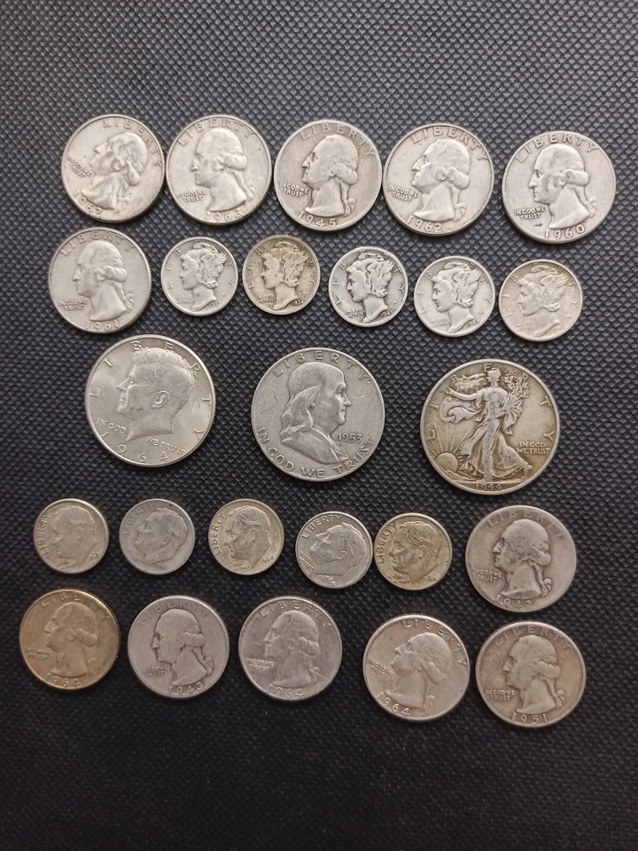 💥 Junk 90% Silver Coins 💥 Mix Includes 3 Halves $5.50 Face Value 💥 - Image 1 of 4