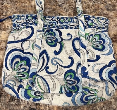 Bolso Tote Mediano Floral Blanco y Azul de Vera Bradley Foto 1 de 4