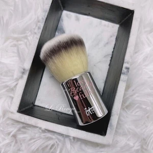 IT Cosmetics Ulta Love Beauty Fully Essential Kabuki Powder Brush #207 NEW - Picture 1 of 4