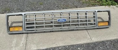 1979 80 81 82 83 84 85 86 87 88 91 Ford Econoline E150 E250 E350 OEM Grille  Foto 1 de 4