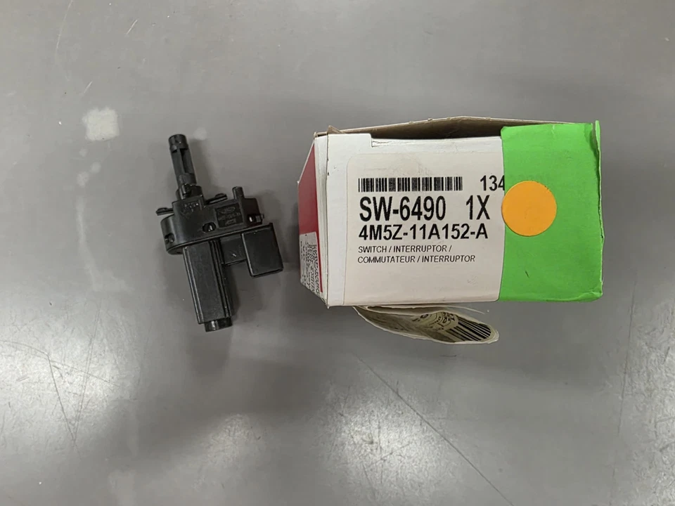 Interruptor interno de embrague de arranque genuino OEM Ford Motorcraft SW6490 Foto 1 de 4