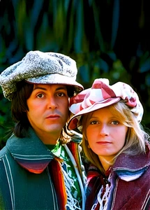 PAUL & LINDA MCCARTNEY - REFRIGERATOR PHOTO MAGNET 3"-5" - Picture 1 of 1