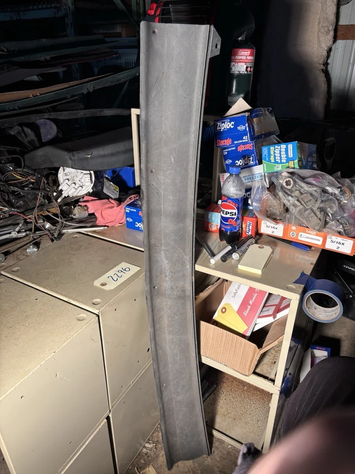 AMC Javelin AMX 1971-74 ventana trasera interior panel inferior moldura Foto 1 de 4