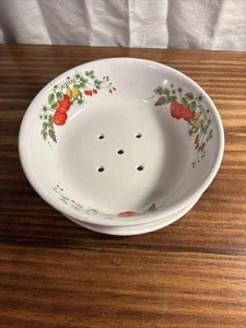 Vintage Ceramic Apples, Grapes/Fruits Colander With Plate Painted - Picture 1 of 7