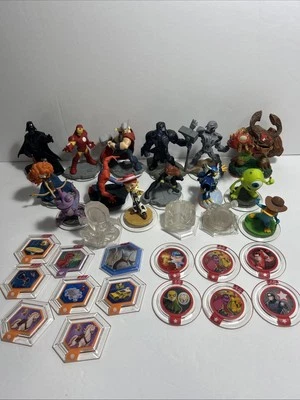 Lot Of 17 Disney Infinity Figures From Marvel, Disney , Star Wars 14 Power Discs - Image 1 of 4