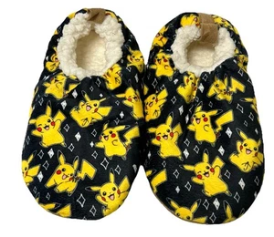 POKEMON PIKACHU Pantofole Ragazzo M/L Fodera Fuzzy Texture Morbida Grip Suola Usate - Foto 1 di 3