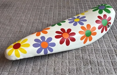 Bicicleta Muscular 16 1/2” Asiento Banana Blanco con Flores Nuevo de Lote Antiguo Fair Lady Lil Chik Foto 1 de 4