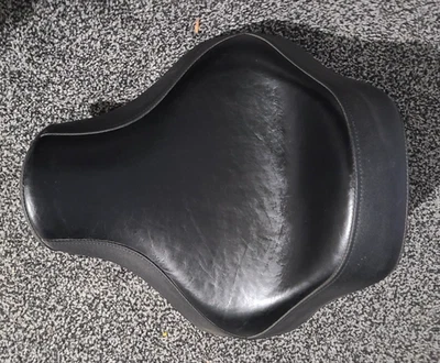 Asiento/silla de montar Yamaha Raider OEM asiento de fábrica 2008-2017 Foto 1 de 4