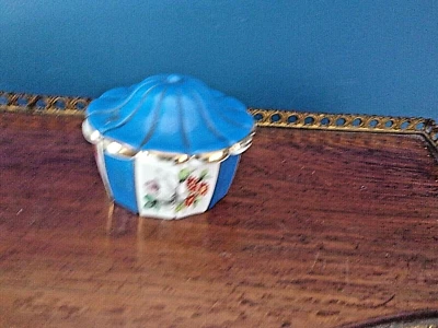 Pot couvert en porcelaine. Sèvres, fin 18e siècle ?? - Photo 1/4