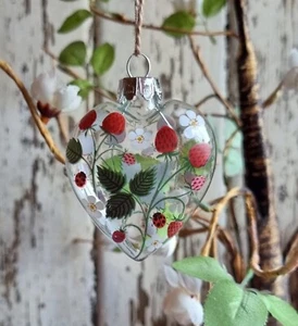 Vidrio Pascua Decoraciones Corazón Fresa Dama Pájaro Gisela Graham 2024 Árbol Dec - Imagen 1 de 1