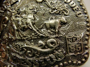 1985 NFR Hesston Collectors hebilla de cinturón con cuerdas de becerro nuevo lote antiguo vintage pequeña de colección - Imagen 1 de 6