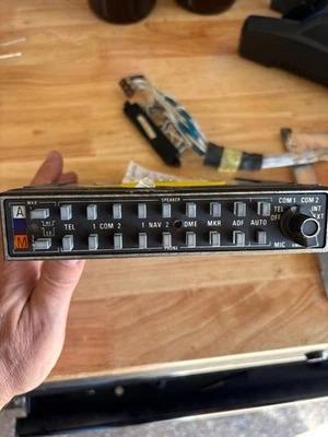 Panel de audio King KMA 24 (PN# 066-1055-03) con bandeja y conector Foto 1 de 2