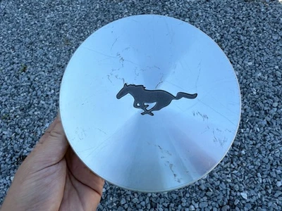 Tapa central de rueda Ford Mustang OEM ALEACIÓN MECANIZADA 1996-1998 F7ZC-1A096-AA Foto 1 de 4